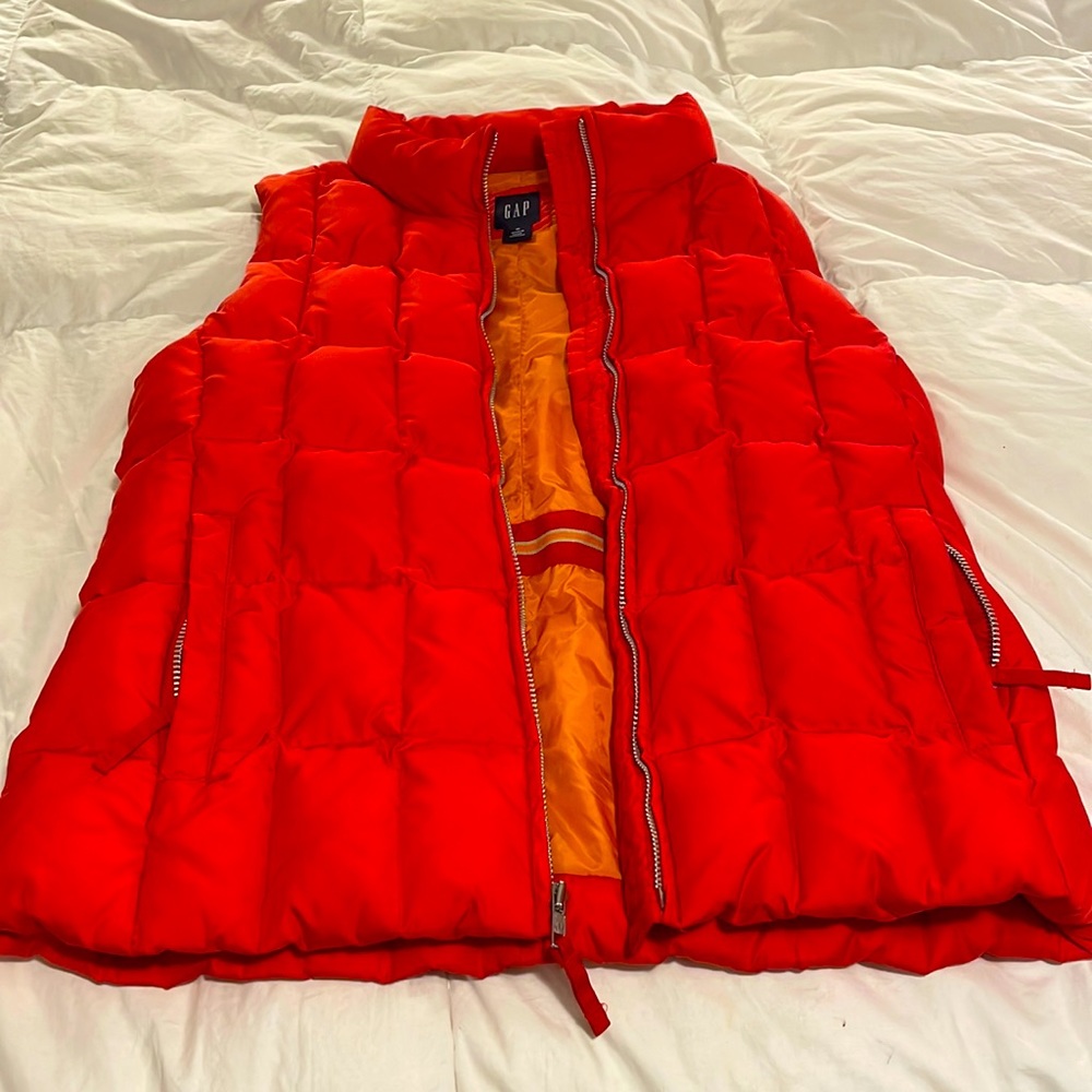 Gap Red puffer jacket vest. - Picture 1 of 5